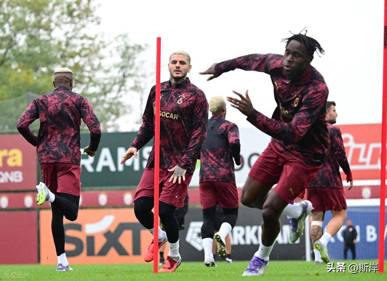 今夜国王杯焦点战；曼联战术微调；引发热议；团队化学反应显著(焦点访谈直播回放)